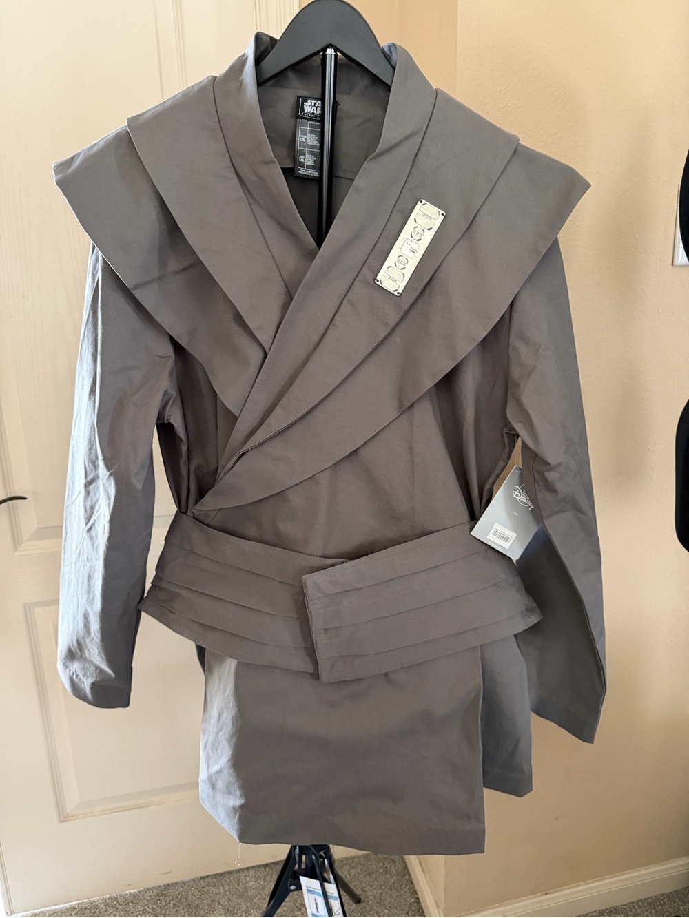 Star Wars Galactic Starcruiser Gray Wrap Jacket with Belt size L/XL